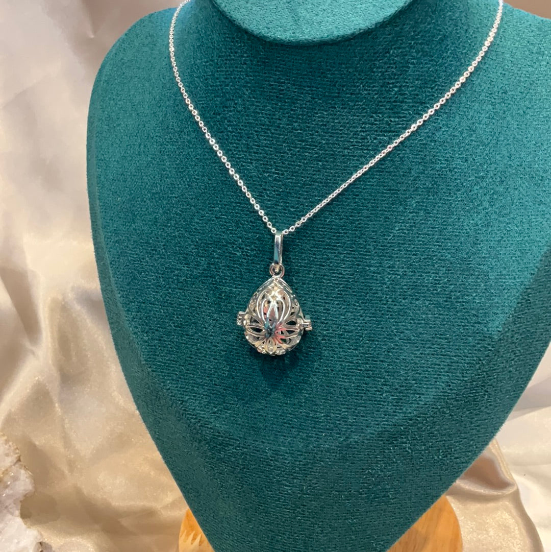 Silver plated cage pendant on silver plated chain. Cage can open to store small crystals within. Comes with crystal and pearl selection.
