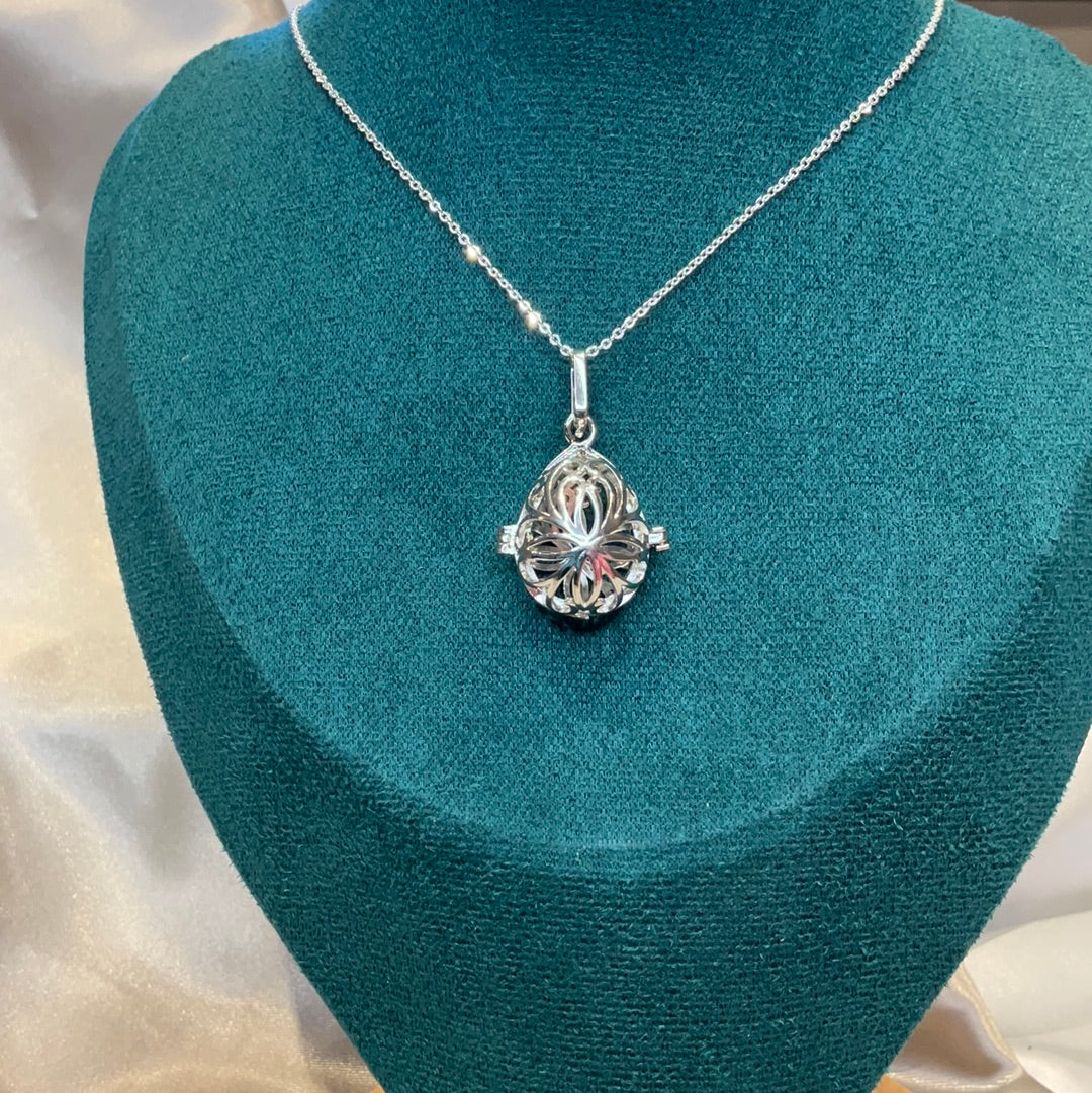 Silver plated cage pendant on silver plated chain. Cage can open to store small crystals within. Comes with crystal and pearl selection.