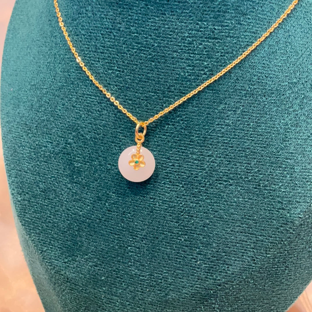 White round pendant on gold plated chain