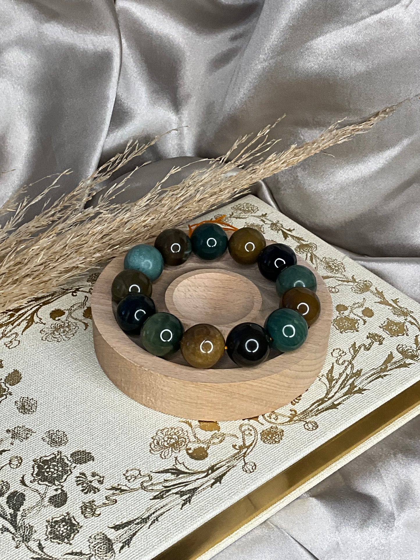 Large beaded agate bracelet