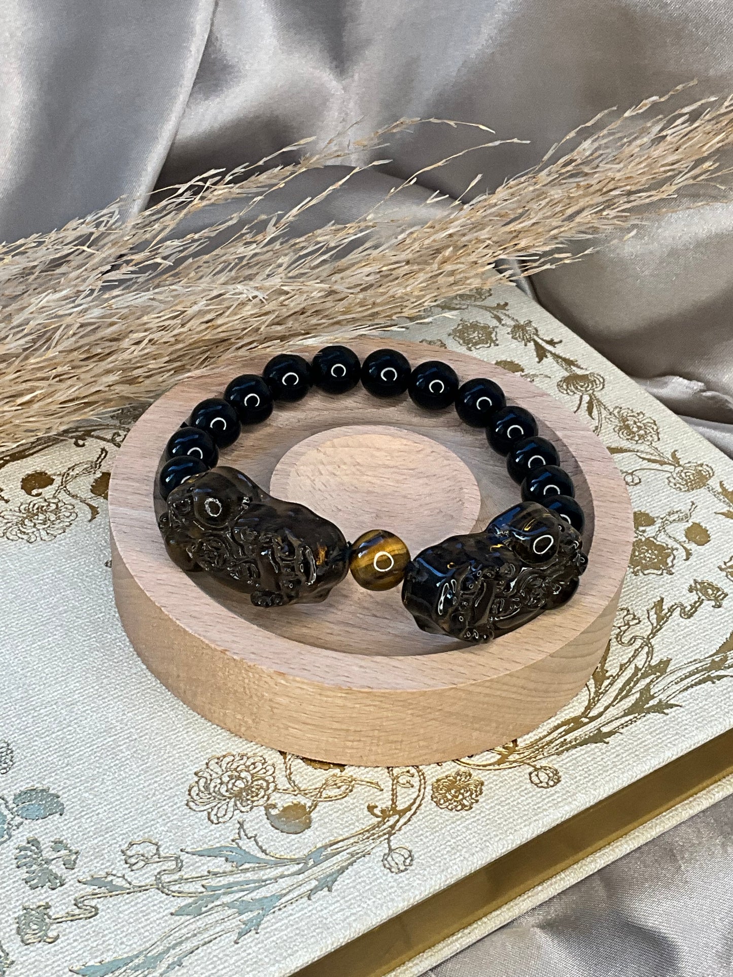 Men’s Obsidian bead bracelet with Smokey x2 Pixiu and a tigers eye bead in centre