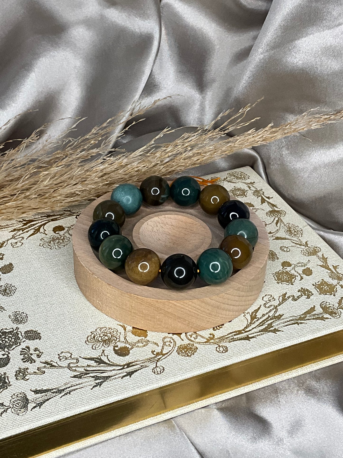 Large beaded agate bracelet