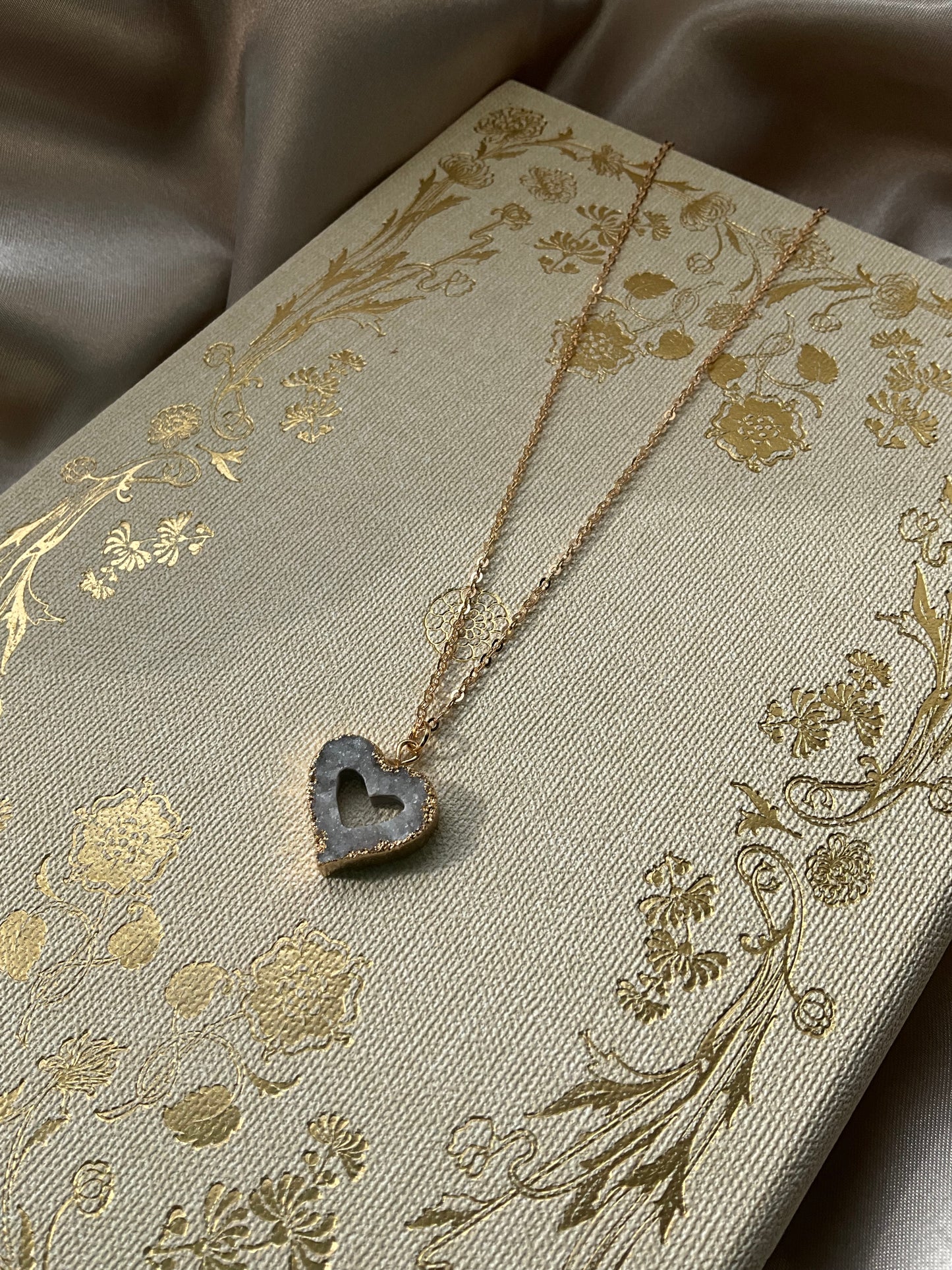 Druzy Agate Grey Heart with gold plated chain