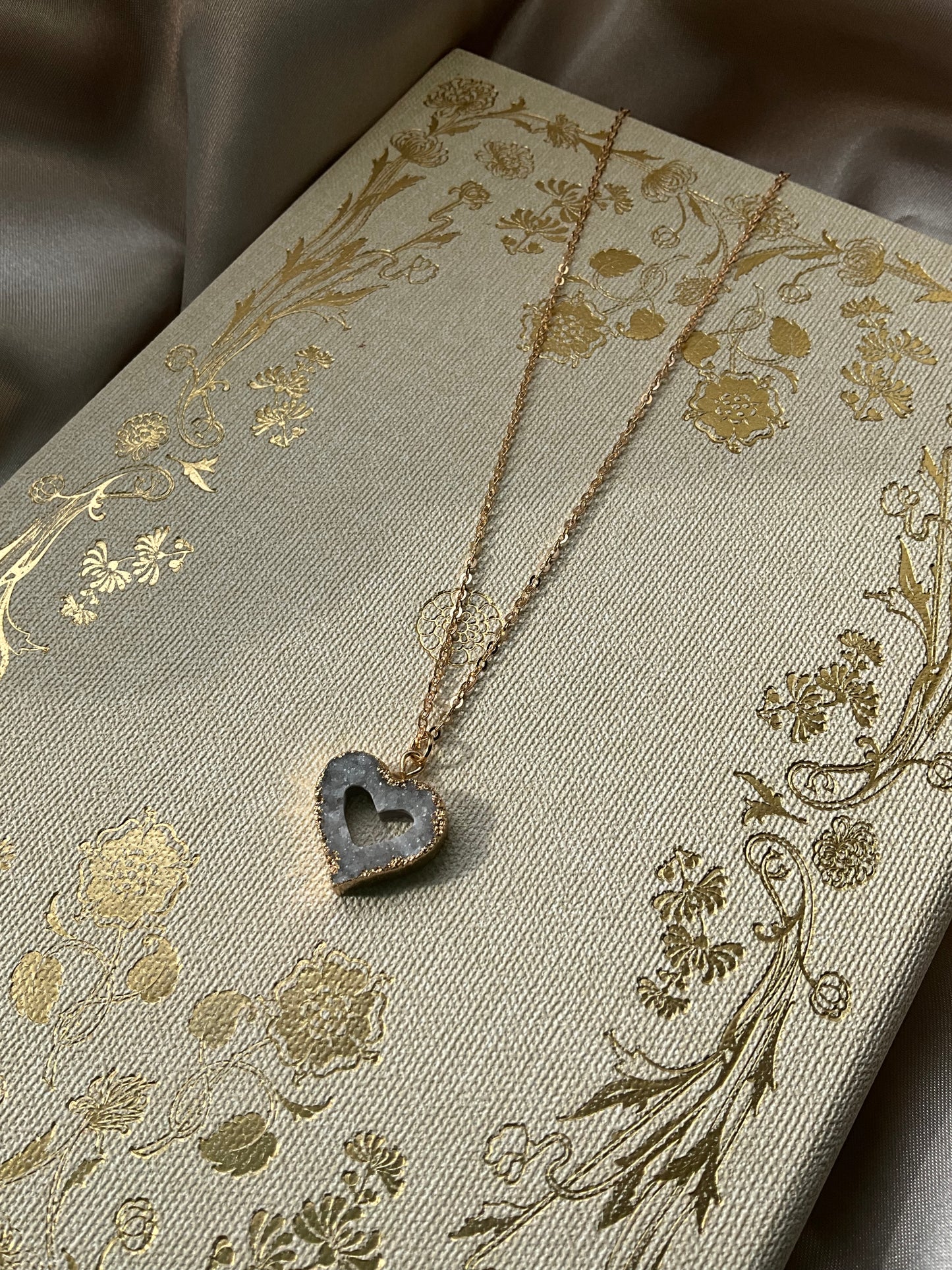 Druzy Agate Grey Heart with gold plated chain