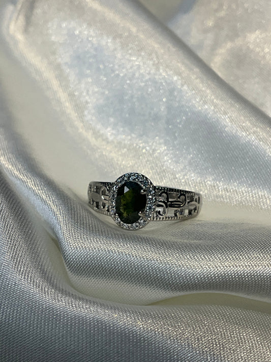 925 sterling silver gemstone ring. Very dark Green almost black gemstone. Adjustable band.