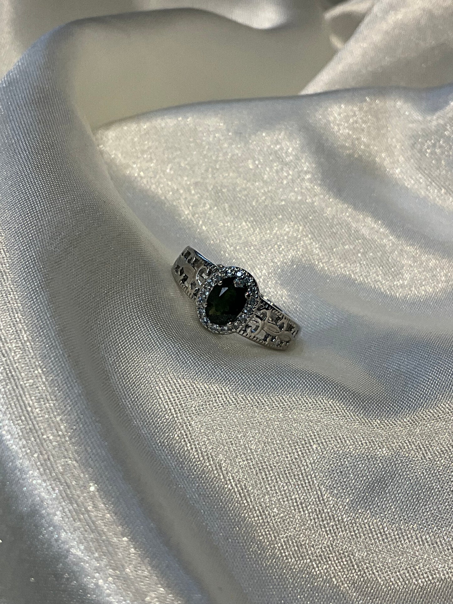 925 sterling silver gemstone ring. Very dark Green almost black gemstone. Adjustable band.