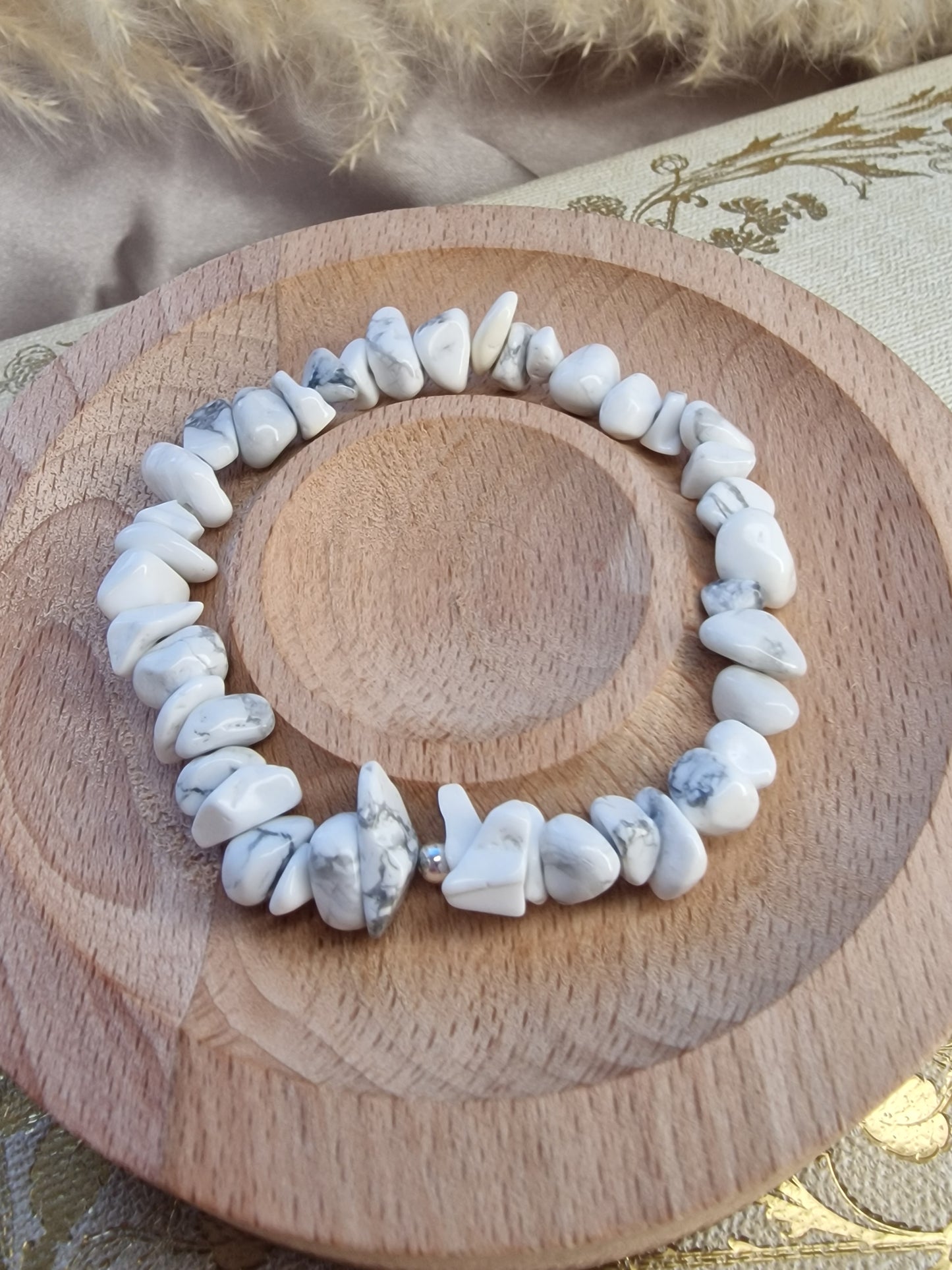 Howlite Crystal Chip bracelet with 925 sterling silver bead